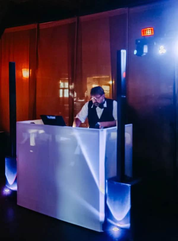 Hochzeits DJ Kiel mit Erfahrung in Rock, Pop, 80er, 90er, Charts